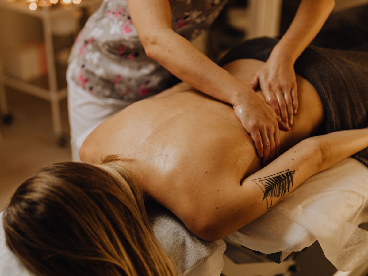 Séance de massage apaisante dans un spa